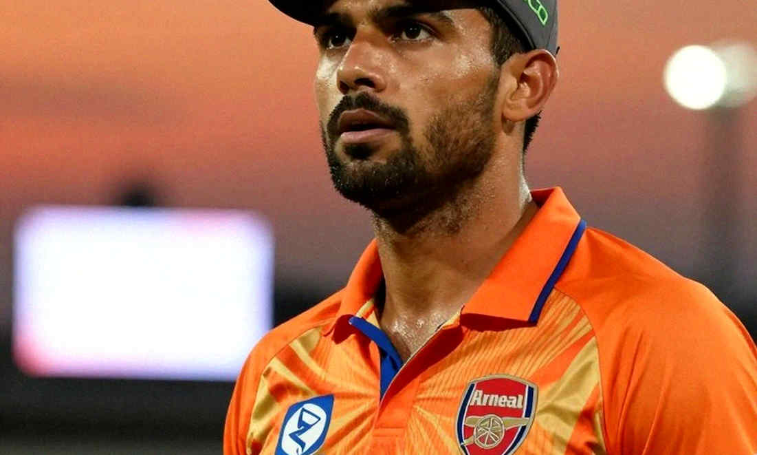 নিলামের লেজার, দেহের ঋণ: এশিয়ার ফ্র্যাঞ্চাইজি বাজারে দাম আসলে কী গোপন করে